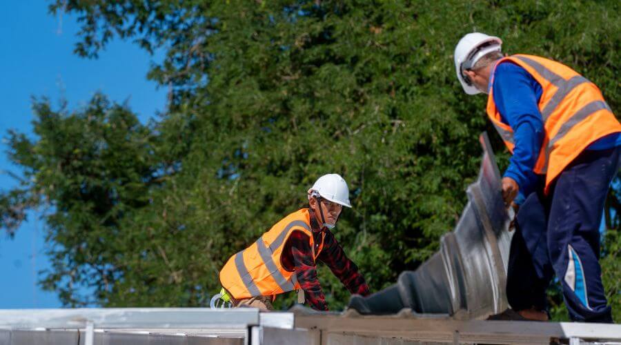 Professional gutter cleaning in Wildomar, CA